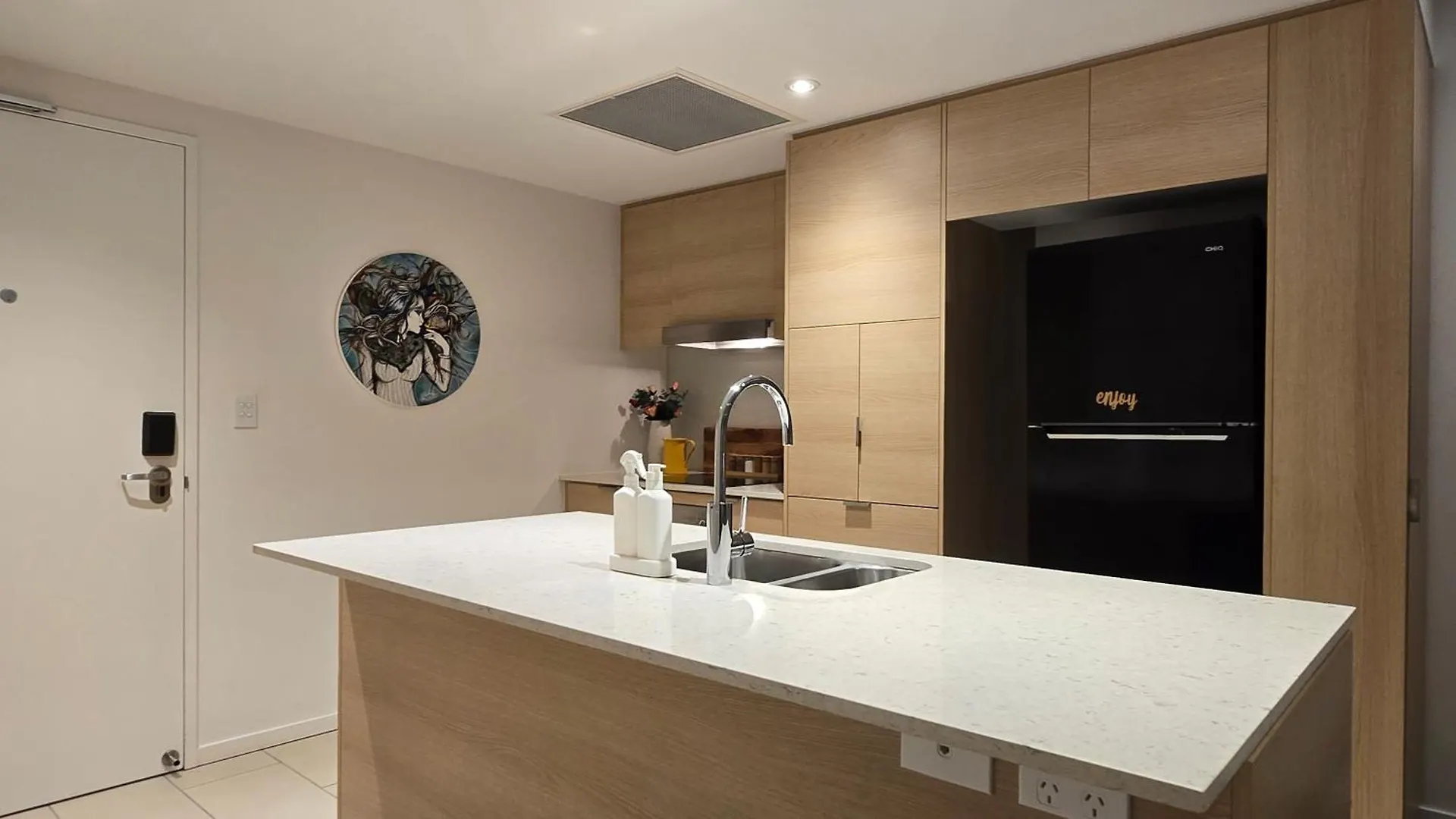 Prime Broadbeach Location Wpool Free Onsite Parking Голд-Кост 0*,  Австралия