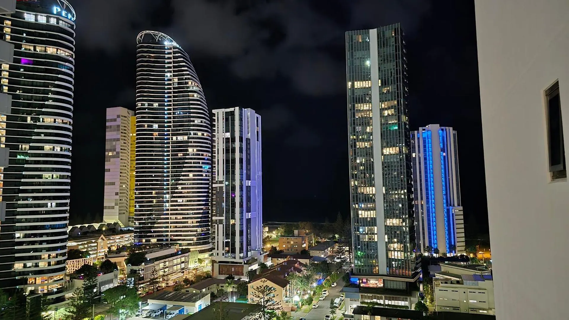 Prime Broadbeach Location Wpool Free Onsite Parking Gold Coast Appartement